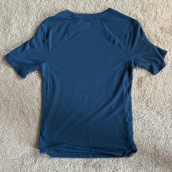 Hoka One One navy blue short sleeve shirt - running shirt - breathable fabric - Picture 4 of 4